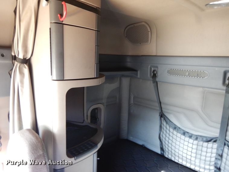 image for item GH9007 2014 Freightliner Cascadia 125 semi truck