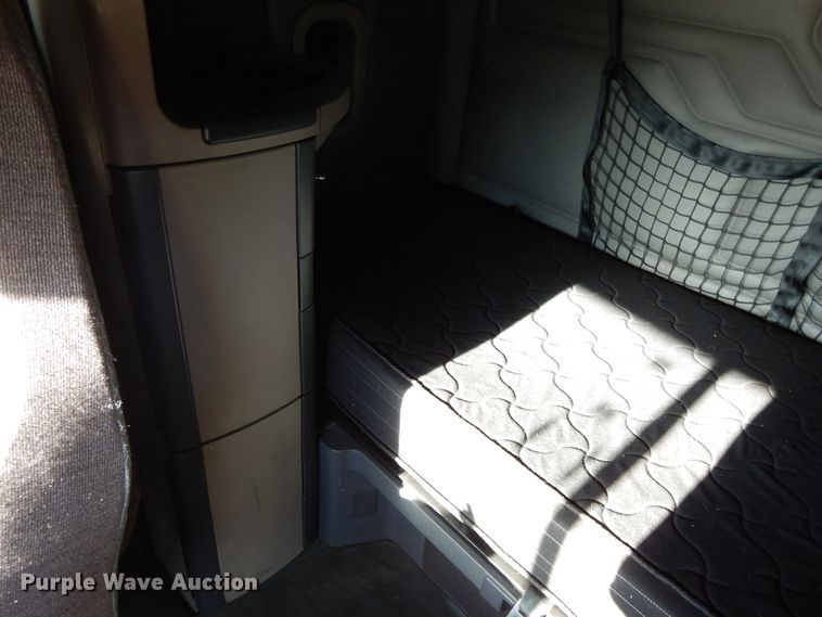 image for item GH9007 2014 Freightliner Cascadia 125 semi truck