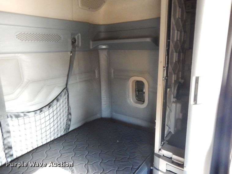 image for item GH9007 2014 Freightliner Cascadia 125 semi truck