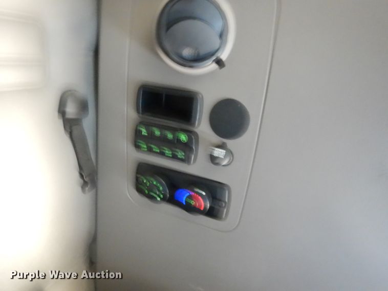 image for item GH9007 2014 Freightliner Cascadia 125 semi truck