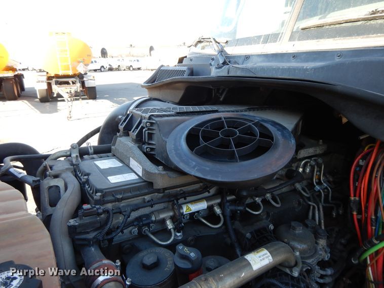 image for item GH9007 2014 Freightliner Cascadia 125 semi truck