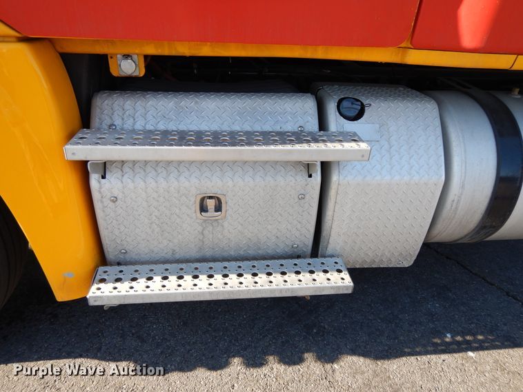 image for item GH9007 2014 Freightliner Cascadia 125 semi truck