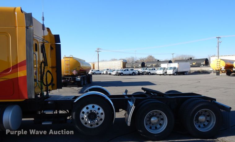 image for item GH9007 2014 Freightliner Cascadia 125 semi truck