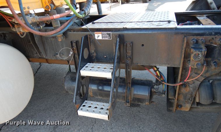 image for item GH9007 2014 Freightliner Cascadia 125 semi truck