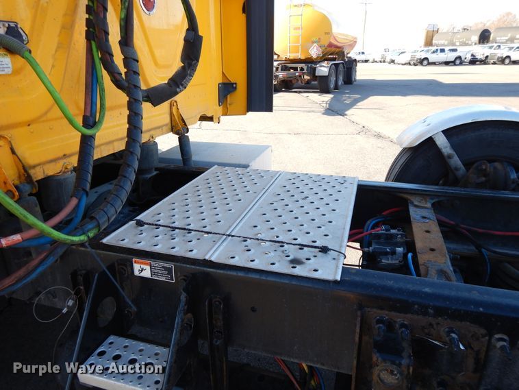 image for item GH9007 2014 Freightliner Cascadia 125 semi truck