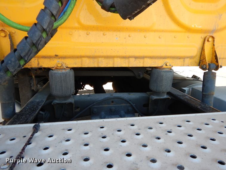 image for item GH9007 2014 Freightliner Cascadia 125 semi truck