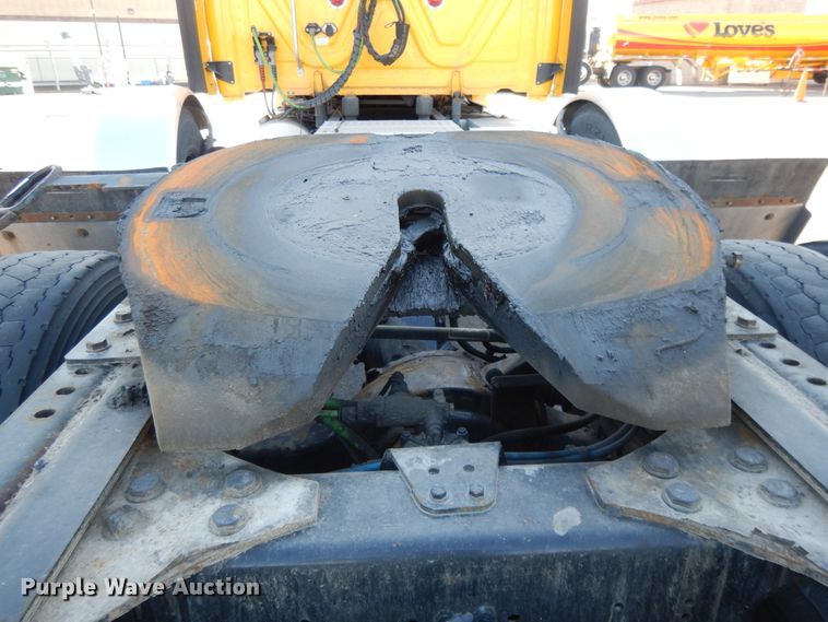 image for item GH9007 2014 Freightliner Cascadia 125 semi truck