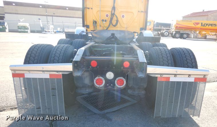 image for item GH9007 2014 Freightliner Cascadia 125 semi truck