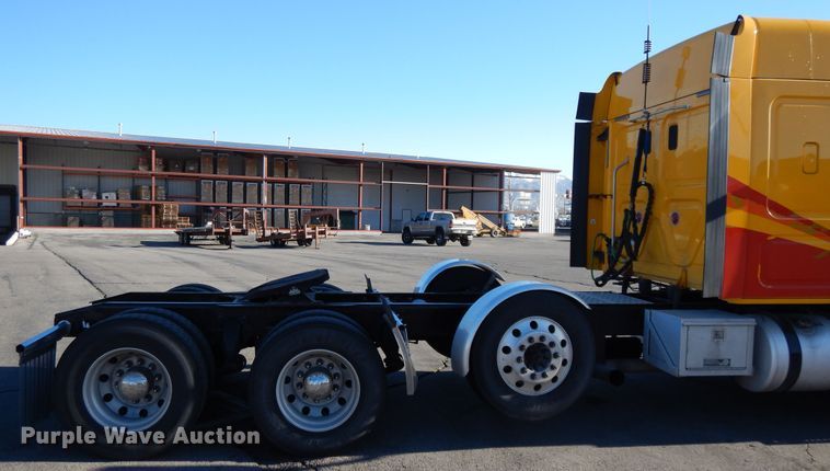 image for item GH9007 2014 Freightliner Cascadia 125 semi truck