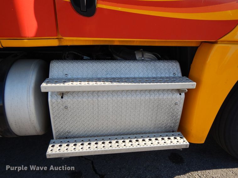 image for item GH9007 2014 Freightliner Cascadia 125 semi truck