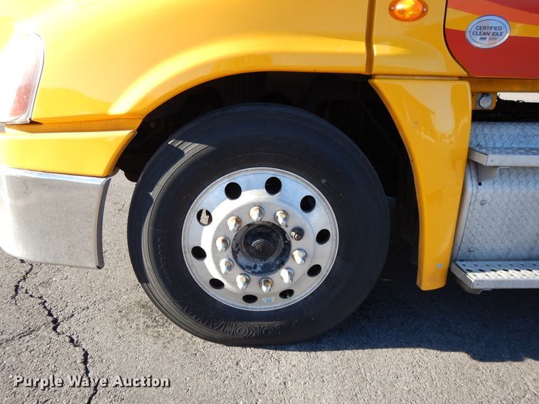 image for item GH9007 2014 Freightliner Cascadia 125 semi truck