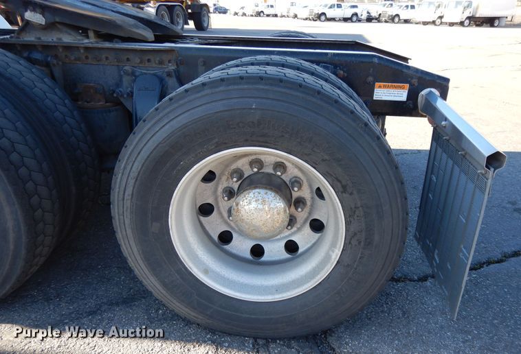 image for item GH9007 2014 Freightliner Cascadia 125 semi truck