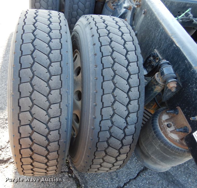 image for item GH9007 2014 Freightliner Cascadia 125 semi truck