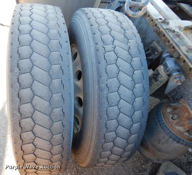 image for item GH9007 2014 Freightliner Cascadia 125 semi truck