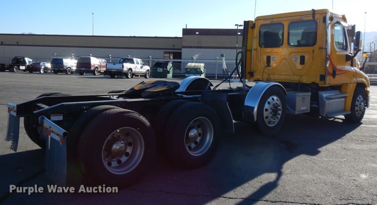 image for item GH9008 2017 Freightliner Cascadia 125 semi truck