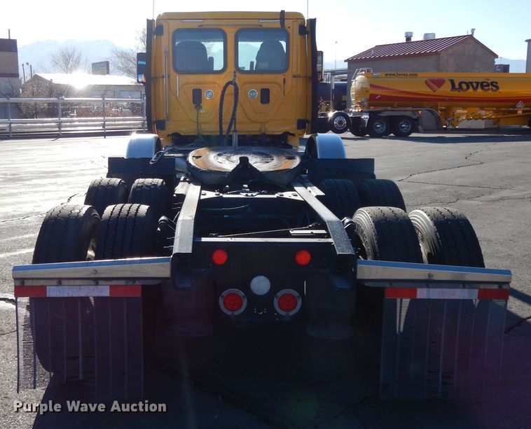 image for item GH9008 2017 Freightliner Cascadia 125 semi truck