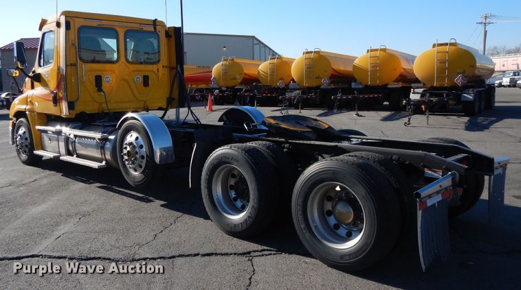 image for item GH9008 2017 Freightliner Cascadia 125 semi truck