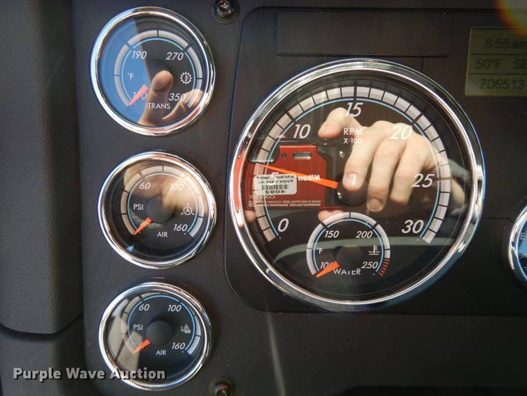 image for item GH9008 2017 Freightliner Cascadia 125 semi truck