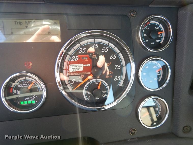 image for item GH9008 2017 Freightliner Cascadia 125 semi truck