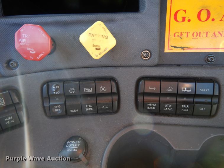 image for item GH9008 2017 Freightliner Cascadia 125 semi truck