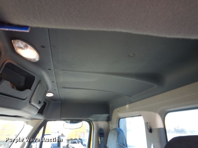 image for item GH9008 2017 Freightliner Cascadia 125 semi truck