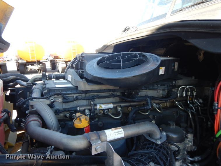 image for item GH9008 2017 Freightliner Cascadia 125 semi truck