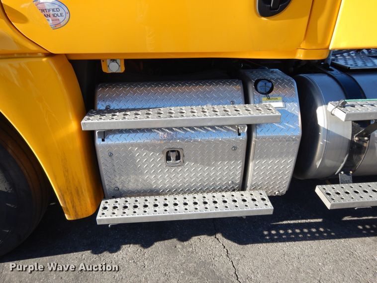 image for item GH9008 2017 Freightliner Cascadia 125 semi truck