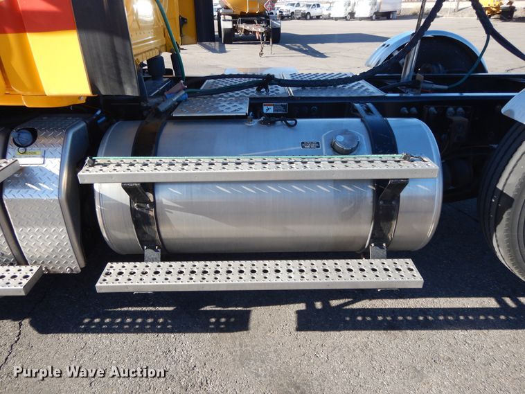 image for item GH9008 2017 Freightliner Cascadia 125 semi truck