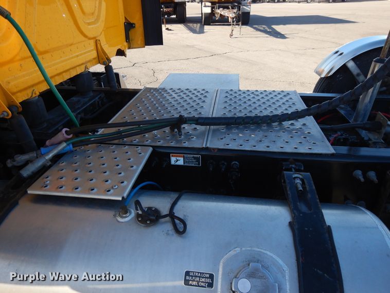 image for item GH9008 2017 Freightliner Cascadia 125 semi truck