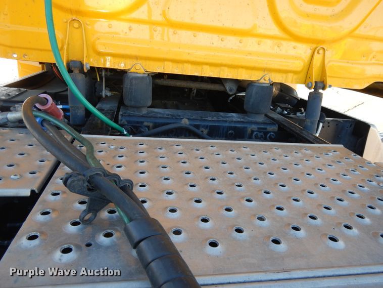 image for item GH9008 2017 Freightliner Cascadia 125 semi truck