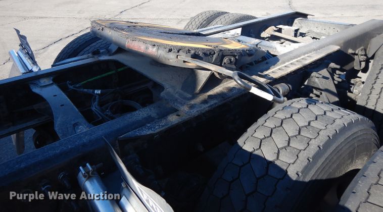 image for item GH9008 2017 Freightliner Cascadia 125 semi truck