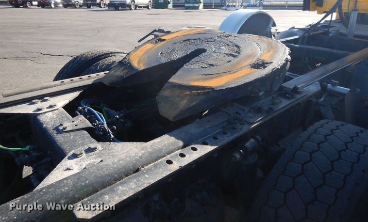 image for item GH9008 2017 Freightliner Cascadia 125 semi truck