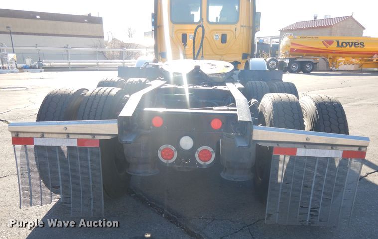 image for item GH9008 2017 Freightliner Cascadia 125 semi truck