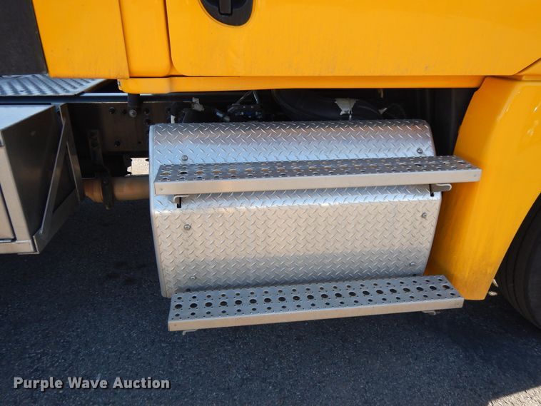 image for item GH9008 2017 Freightliner Cascadia 125 semi truck