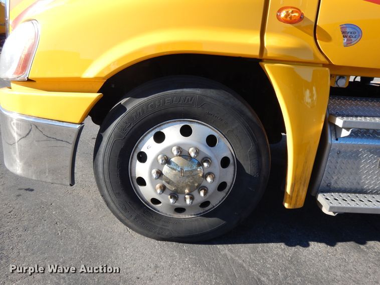 image for item GH9008 2017 Freightliner Cascadia 125 semi truck