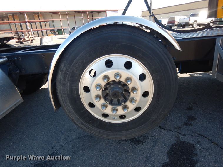 image for item GH9008 2017 Freightliner Cascadia 125 semi truck