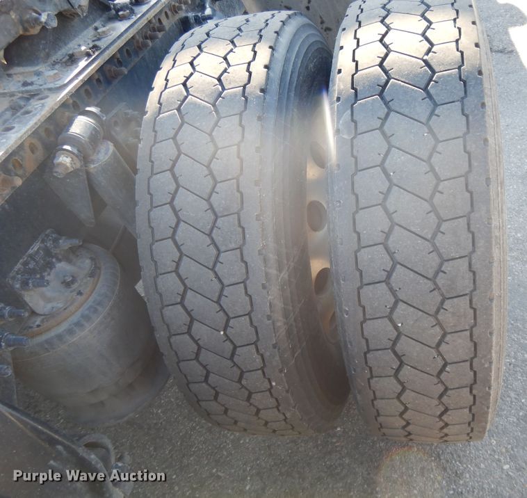 image for item GH9008 2017 Freightliner Cascadia 125 semi truck