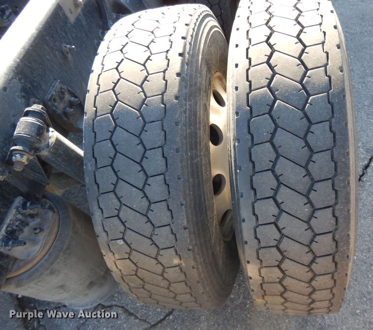 image for item GH9008 2017 Freightliner Cascadia 125 semi truck