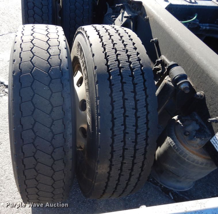 image for item GH9008 2017 Freightliner Cascadia 125 semi truck