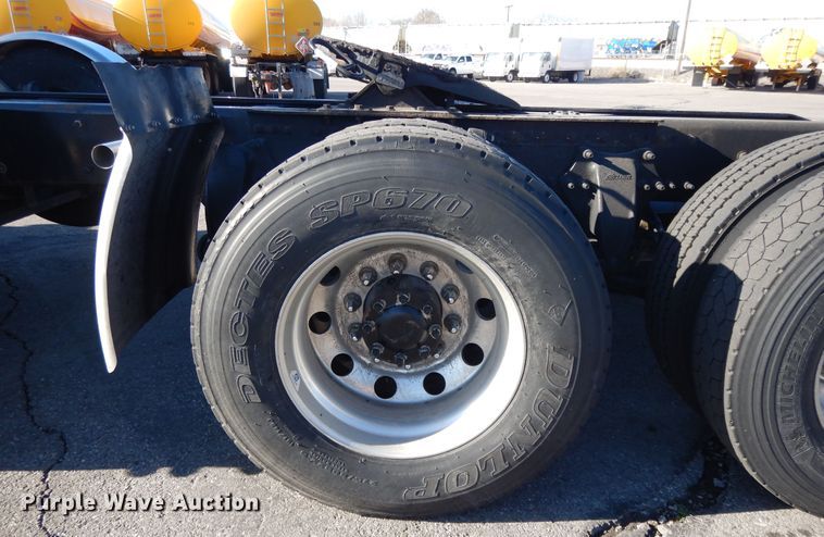 image for item GH9008 2017 Freightliner Cascadia 125 semi truck