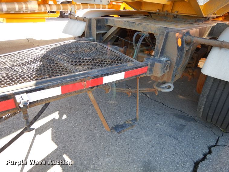 image for item GH9009 2006 Beall BATT-54-2-SB tank trailer