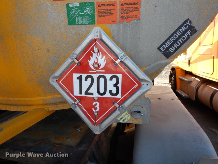 image for item GH9009 2006 Beall BATT-54-2-SB tank trailer