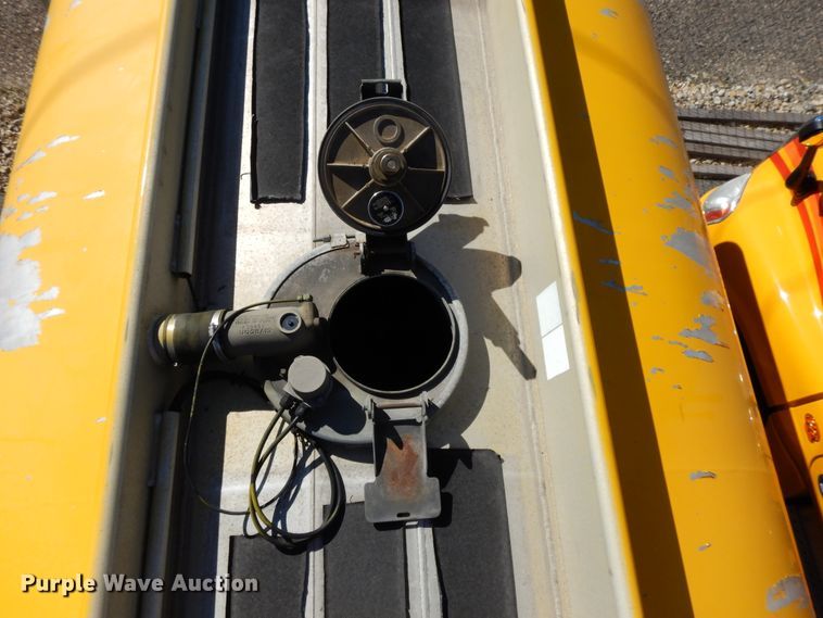 image for item GH9009 2006 Beall BATT-54-2-SB tank trailer