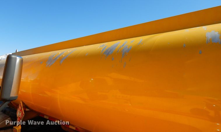 image for item GH9009 2006 Beall BATT-54-2-SB tank trailer