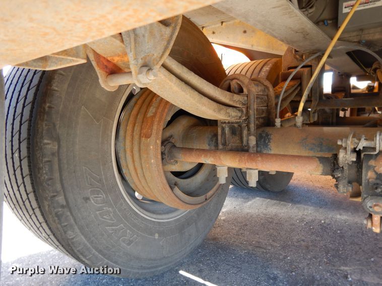 image for item GH9009 2006 Beall BATT-54-2-SB tank trailer