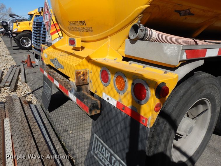 image for item GH9009 2006 Beall BATT-54-2-SB tank trailer