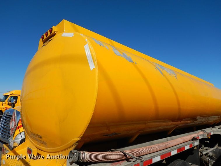 image for item GH9009 2006 Beall BATT-54-2-SB tank trailer