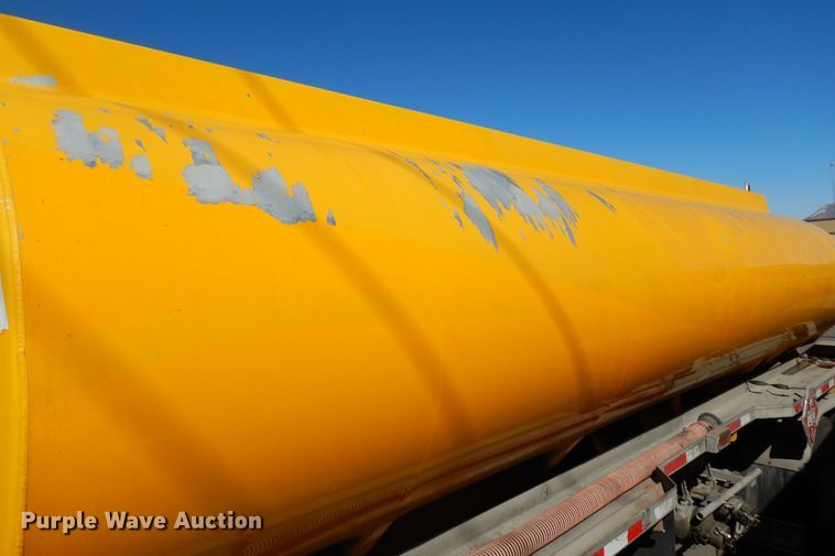 image for item GH9009 2006 Beall BATT-54-2-SB tank trailer