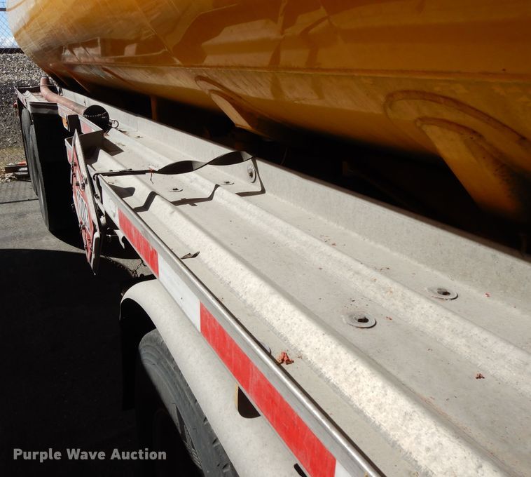 image for item GH9009 2006 Beall BATT-54-2-SB tank trailer