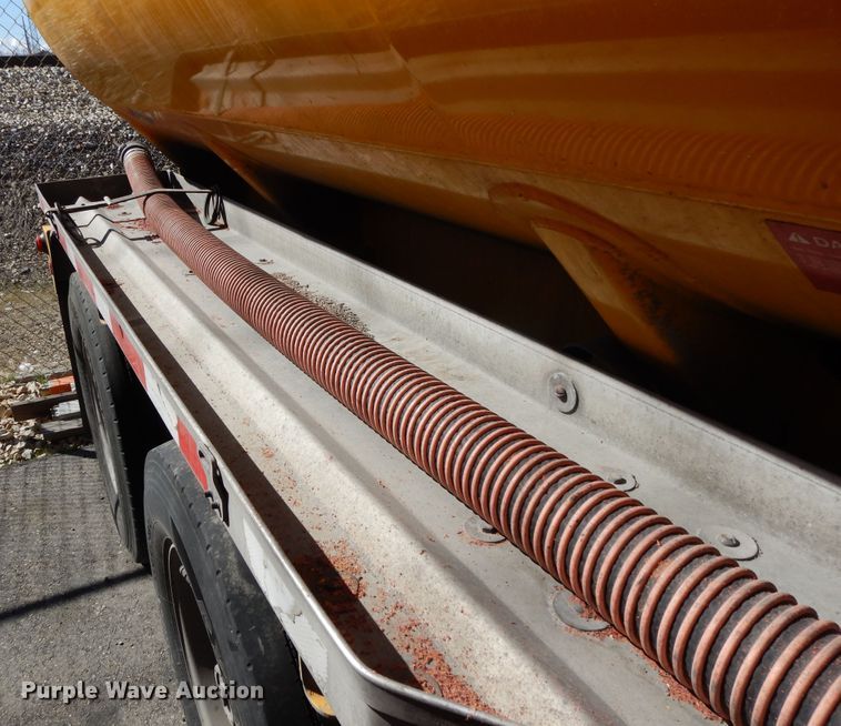 image for item GH9009 2006 Beall BATT-54-2-SB tank trailer